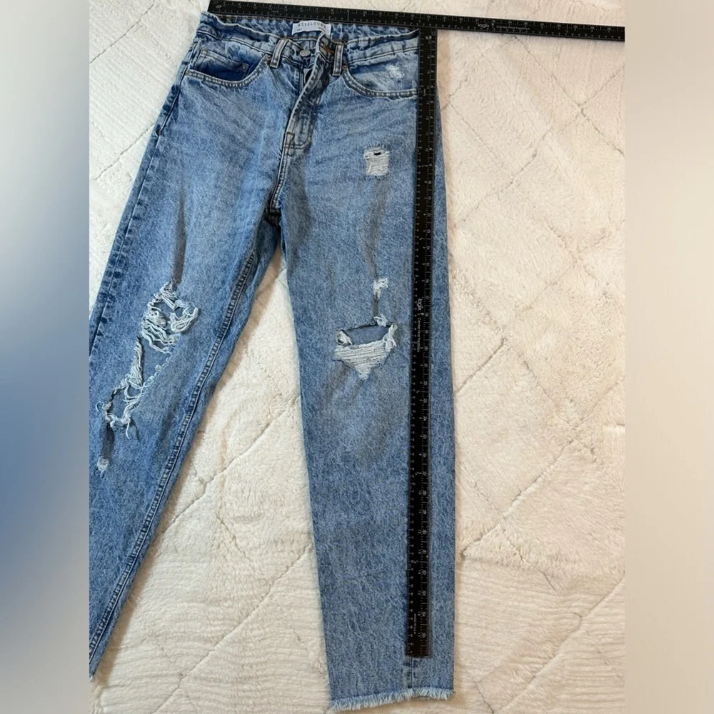 Muselooks women’s size 5 high waisted mom jeans light wash great condition